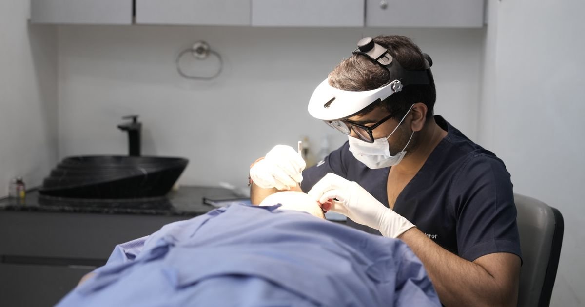 Pequena cirurgia dermatológica no consultório — remoção de cisto em Patos de Minas e Varjão de Minas